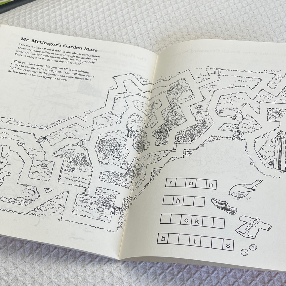 Vintage Colouring Book Featuring Peter Rabbit - Picture 9 of 9